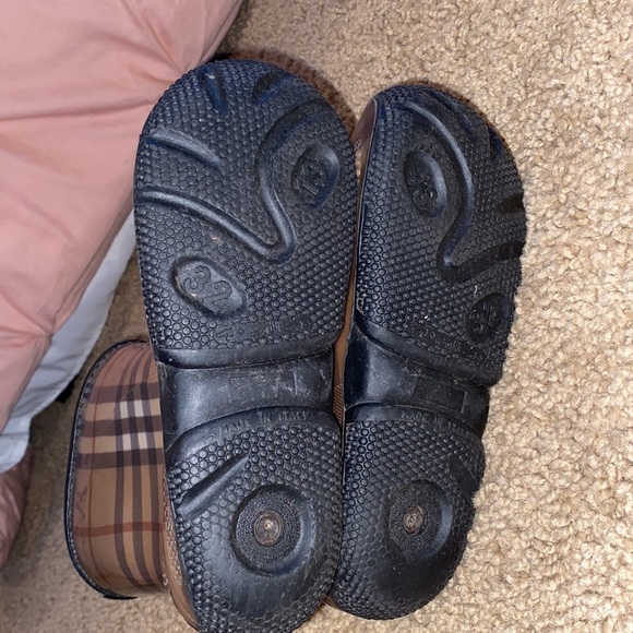 Burberry Girl’s Rainboots - Picture 6 of 10